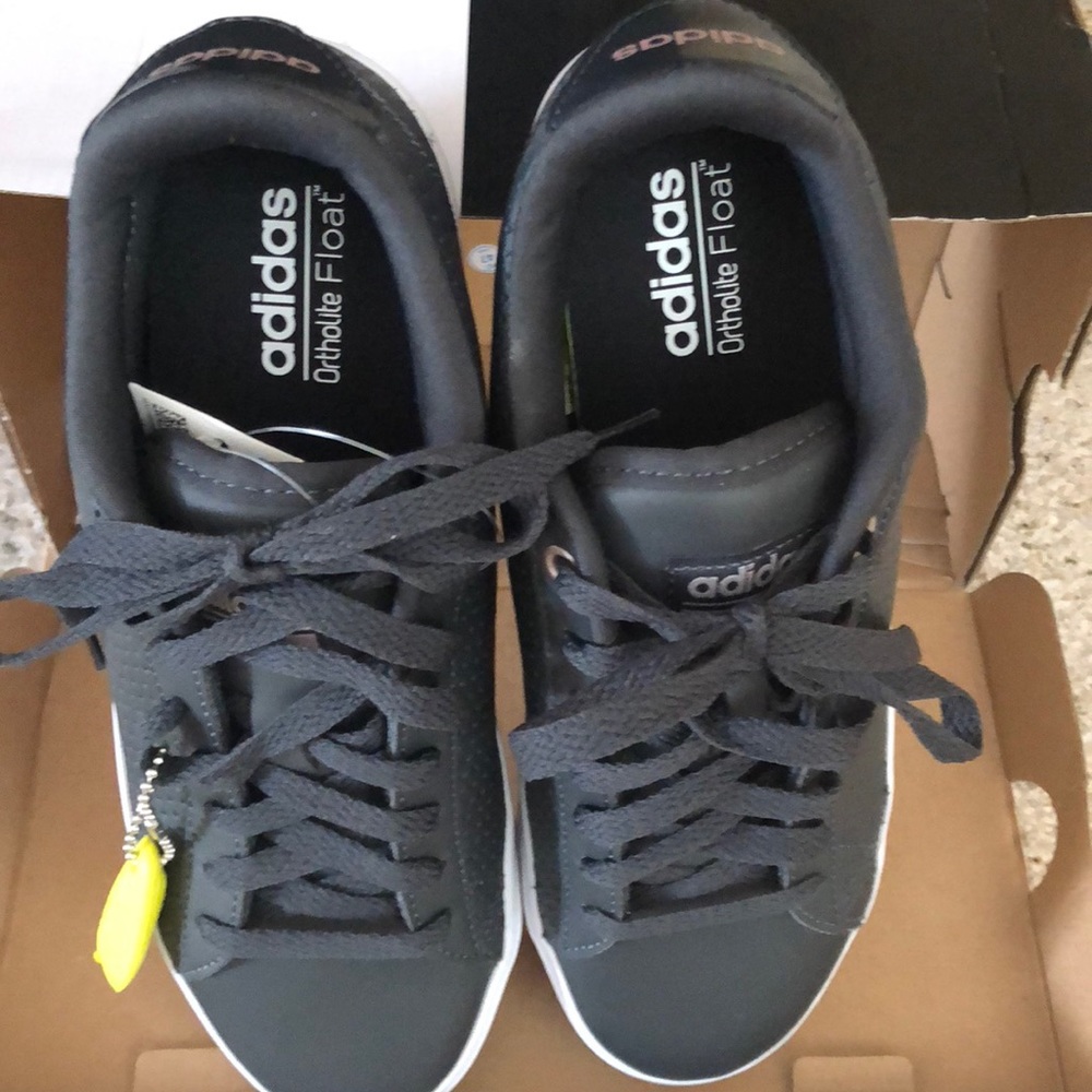 💥NWB ADIDAS DAILY QT QUEEN SIZE 5.5 (36 2/3) 💥 - Picture 5 of 8